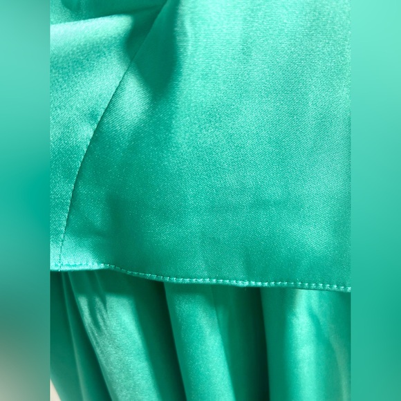 BCBG Max Azra green tie waist short dress. Size 0. - Picture 11 of 13